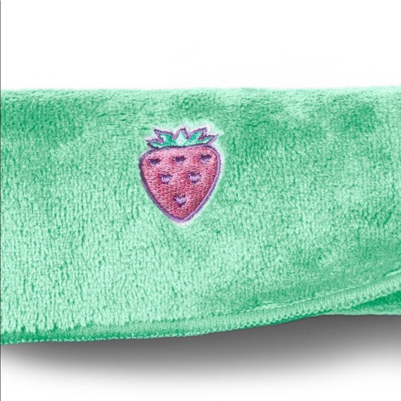 New Stoney Clover Lane x Target Light Green Reusable Makeup Remover Cloth - Picture 3 of 3